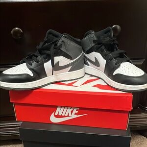 Nike Air Jordan 1 Big Kids 6.5 Black, White, and Iron Grey Sneakers High-Top